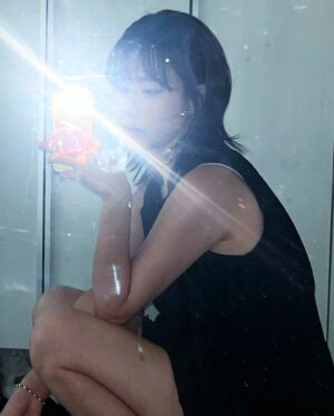 Jung Hae-na Instagram - 🖤