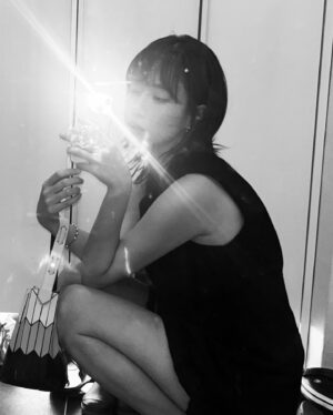 Jung Hae-na Instagram - 🖤