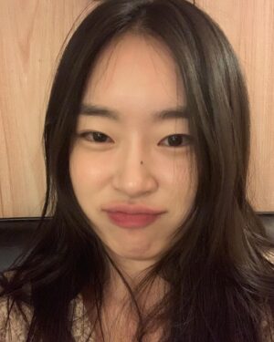 Jung Hoe-ryn Instagram - ❄️☃️🏠🍊🐈🛌
