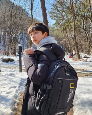 Jung Hyeon-jun Instagram - #협찬

눈 덮인 설악산 비룡폭포!!

조금 힘들었지만 보람찬 하루였어!🥶🥵🫠🥹

@ng_apparel.kids 

#등산 #설악산 #비룡폭포 #강원도여행 #초등학생가방 #신학기가방 #내셔널지오그래픽 #내셔날지오그래픽키즈 #배우 #정현준