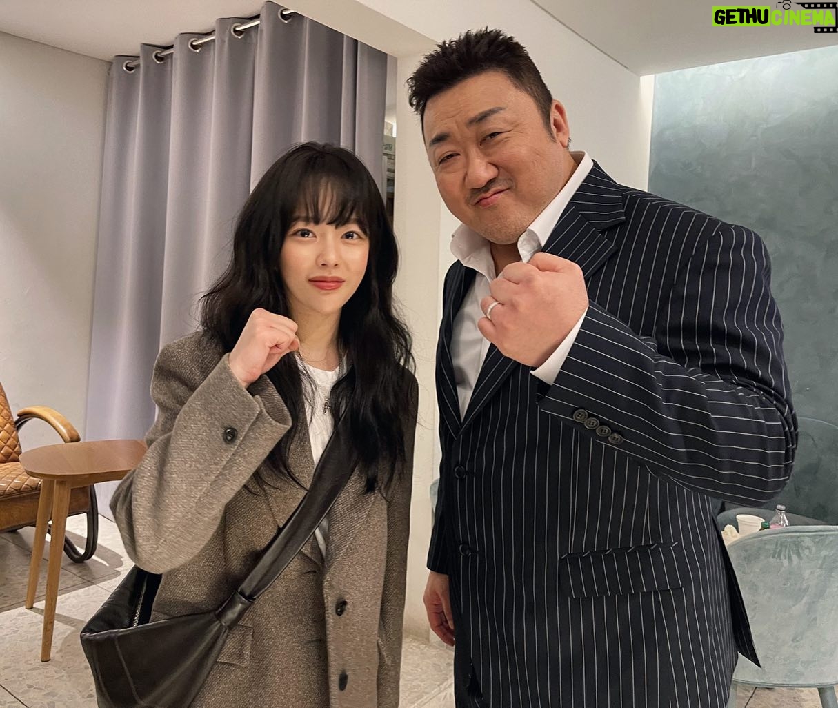 Jung Ji-so - 21.8K Likes - 너무많이 행복하고 재미난 하루였다💪🏻
선배님..진짜 멋있으셨다(또한 사랑스러우셨다)….👊🏻
#범죄도시4