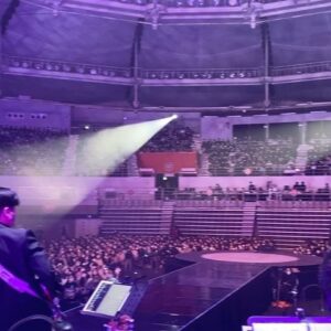Jung Seung-hwan Instagram - ㅤ
공연이 끝난지도 벌써 5일이 지났네요. 새해 초에는 늘 그랬지만 유독 올해는 지난해에서 벗어나기 힘든 것 같아요. 아직도 저는 2022년의 마지막을 살고 있는듯하네요😅

꼬박 1년을 바쳐 만든 공연이었기에 12월은 저에게 가장 기대되면서도 무서운 시간이었습니다. 무대에 오르기 전 어느 때보다 많이 떨렸지만 그만큼 잘하고 싶은 마음이었을 거라 생각하니 제가 이 일을 참 좋아한다는 걸 새삼 느낄 수 있어 감사했습니다.

무엇보다 한 해의 마지막을 기꺼이 저와 함께해 주신 모든 분들께 감사드립니다! 그 하루 혹은 이틀간의 시간으로 인해 2022년 한 해를 조금은 더 사랑할 수 있게 되었길 감히 바라봅니다. 저는 그렇다고 분명히 말할 수 있을 것 같네요☺️ 
무사히 마친 것에 대한 뿌듯함과 홀가분함보다 더 잘하고 싶다는 욕심이 앞서는 걸 보니 저는 천생 가수인가 봐요. 
후…정말 나란 녀석…

좋은 공연을 만들기 위해 함께 애써주신 모든 분들께 너무 감사드립니다. 정말이지 덕분에 가능한 공연이었습니다!

그럼에도 사랑하게 된 2022년이었길 
그리고
충분히 사랑할 만한 2023년이 되길 바라며,
모두 새해 복 많이 받으세요!