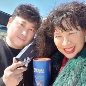 Jung Young-ju Instagram - #허명행감독님
#황야
#정영주
#불쌍한뱀
.
.
.
.
.
.제가 엄청 좋아합니다!감독님!!!
#세계1등

잘어울리십니다!!!