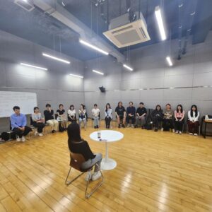 Jung Young-ju Instagram - #건대매체연기과 
#김혜윤
#선배님

제가 강의하는걸 보고싶다며...
엄마랑딸 같이 점심먹고
#정영주
 수업에들어와. 후배들과의 만남을. 했답니다
그짧은시간에 자극받고 간다는 우리솔이
기특하기 이를데 없지요
든든 ~~~합니다!