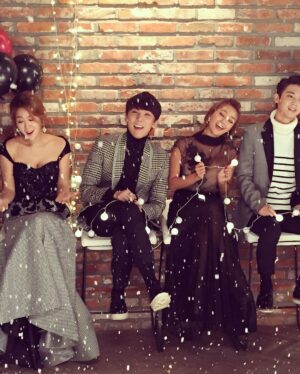 Junggigo Instagram - 다사다난 했던 2017년도 벌써 다 지나갔네요. 핸드폰 바꾸면서 예전 사진들이 자동으로 업로드가 되서 보다보니 시간 참 빠르구나 싶기도 하고.. 지나고 보니 좋은 추억들도 많았던 것 같아요. 내년엔 이런 저런 준비하고 있는 것들이 많아서 걱정도 되지만 한편으로는 기대도 됩니다. 내년에도 함께 해주세요. 
새해 복 많이 받으세요. Happy new year!