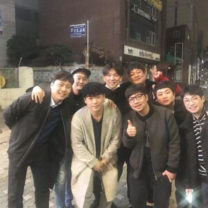 Junggigo Instagram - 항상 가수들 뒷바라지 하느라 고생하는 우리 스타쉽 매니져들! 내가 불렀다고 회사 매니져 회식때보다 더 많이 모인 우리 매니져들 ㅋㅋㅋ 사진은 같이 못 찍었지만 내일 새벽 스케쥴 때문에 먼저 들어간 동생들까지 모두 고맙고 스릉흔드! 그리고 우리 승국이 눈에 찰때까지 형이 열심히 할게... 🙆🏻‍♂️❤️