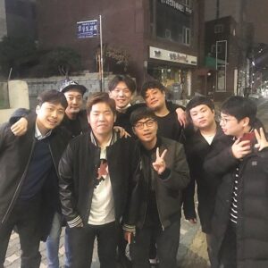 Junggigo Instagram - 항상 가수들 뒷바라지 하느라 고생하는 우리 스타쉽 매니져들! 내가 불렀다고 회사 매니져 회식때보다 더 많이 모인 우리 매니져들 ㅋㅋㅋ 사진은 같이 못 찍었지만 내일 새벽 스케쥴 때문에 먼저 들어간 동생들까지 모두 고맙고 스릉흔드! 그리고 우리 승국이 눈에 찰때까지 형이 열심히 할게... 🙆🏻‍♂️❤️