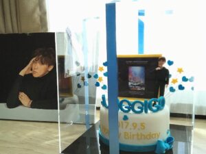Junggigo Instagram - 조금 늦게 받았어요 미안해요! thank you for all my fans ❤️