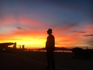 Junggigo Instagram - 일본 너무 좋긴 했는데 35도.. 낮에 아스팔트 타는 냄새가 날 정도로 뜨거웠다. 今年の冬には日本のフアンたちのためにプレゼントを準備中だから少しだけ待ってください。🙊