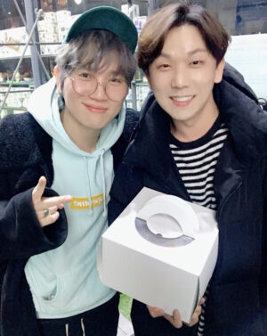 Junggigo Instagram - 어제 와주신 모든 분들 고마워요 2시간 넘게 스탠딩 보느라 고생했어요. 우리 밴드 멤버들 회사 식구들 그리고 공연팀 여러분과 게스트로 와준 호림이 수민이, 보이비! 모두 수고 많으셨고 같은 날 콘서트 해서 오고 싶었는데 못 봤다며 자기 콘서트 끝나고 대전에서 올라와 회식에 참가한 케이윌 ㅋㅋㅋ 윌이 콘서트 아직 성남 인천 부산 남았으니 많이 응원해주세요! 감사합니다.