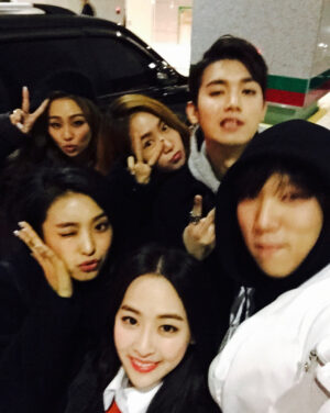 Junggigo Instagram - 다사다난 했던 2017년도 벌써 다 지나갔네요. 핸드폰 바꾸면서 예전 사진들이 자동으로 업로드가 되서 보다보니 시간 참 빠르구나 싶기도 하고.. 지나고 보니 좋은 추억들도 많았던 것 같아요. 내년엔 이런 저런 준비하고 있는 것들이 많아서 걱정도 되지만 한편으로는 기대도 됩니다. 내년에도 함께 해주세요. 
새해 복 많이 받으세요. Happy new year!