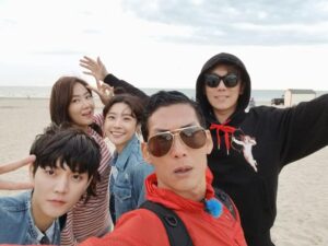 Junggigo Instagram - 오늘 밤 9:30분! JTBC2 채널에서 #사서고생 함께해요!