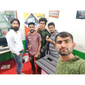 Junjaram Thory Instagram - Love is beautiful, friendship is better.💫✅
.
.
#JunjaramThory #india #jaipur #friendship #friends #sunilkumawat #lalititexpert #duflics #sangriinternet