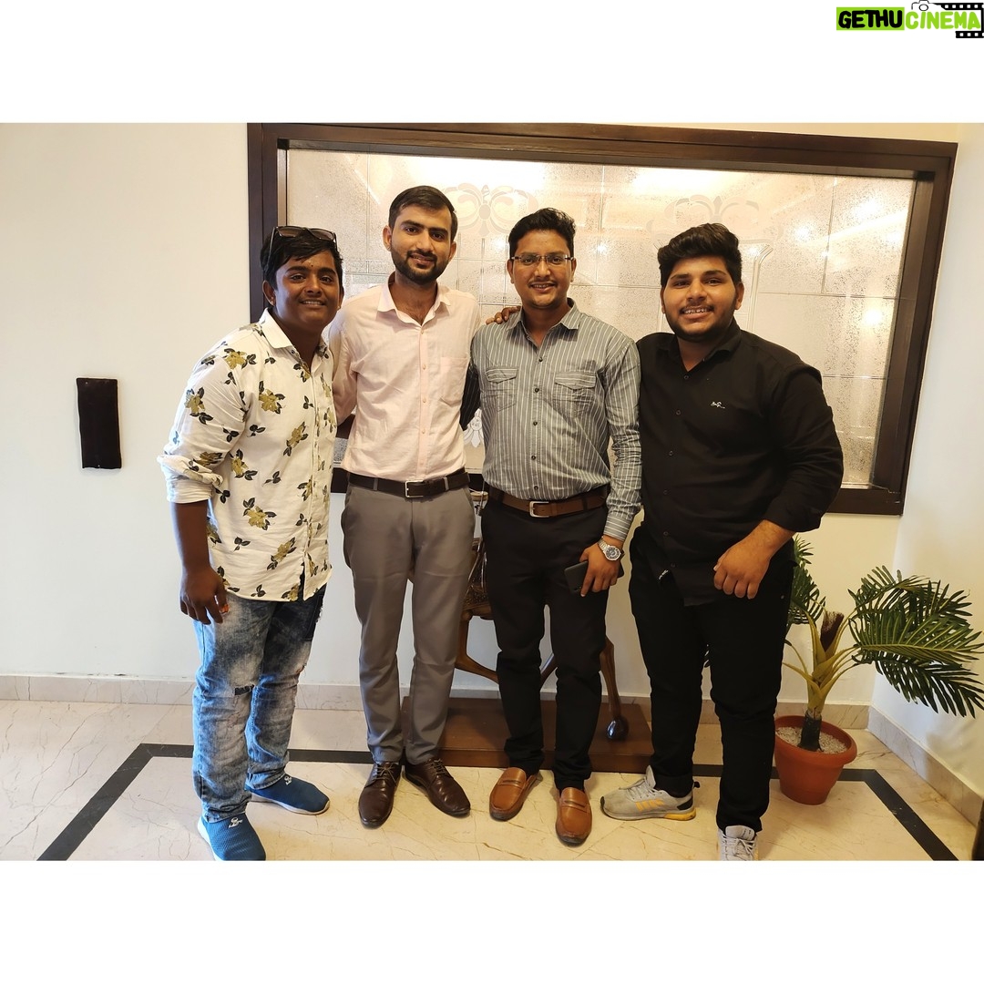 Junjaram Thory - 464 Likes - With Dangal Movie Fame Singer Sarwar Khan and Sartaz Khan at Hotel Grand Safari
.
.
.
@real_sarwar_khan
@officialsartazkhanbarna
#sarwarkhan #sartazkhan #jaipur #junjaramthory #kapilrajkp #entrepreneur #singer #meeting #artist