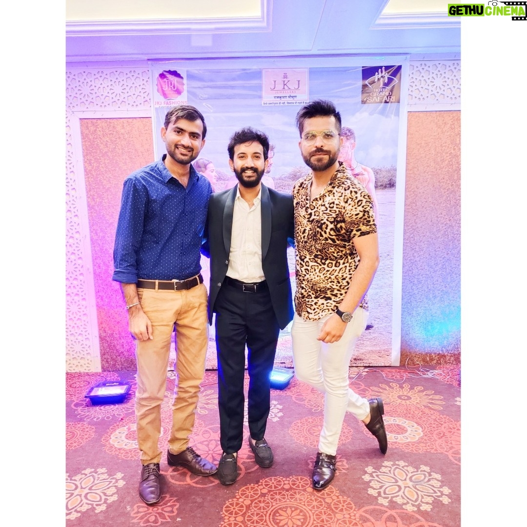 Junjaram Thory - 471 Likes - Share your smile with the world. It’s a symbol of friendship and peace.”– Christie Brinkley
.
With @mr.vermaofficial and @aapkajeet
.
.
#jaipur #junjaramthory #mrverma #gauravverma #anchorjeet #music #entertainment #entrepreneur #jaipurdiaries