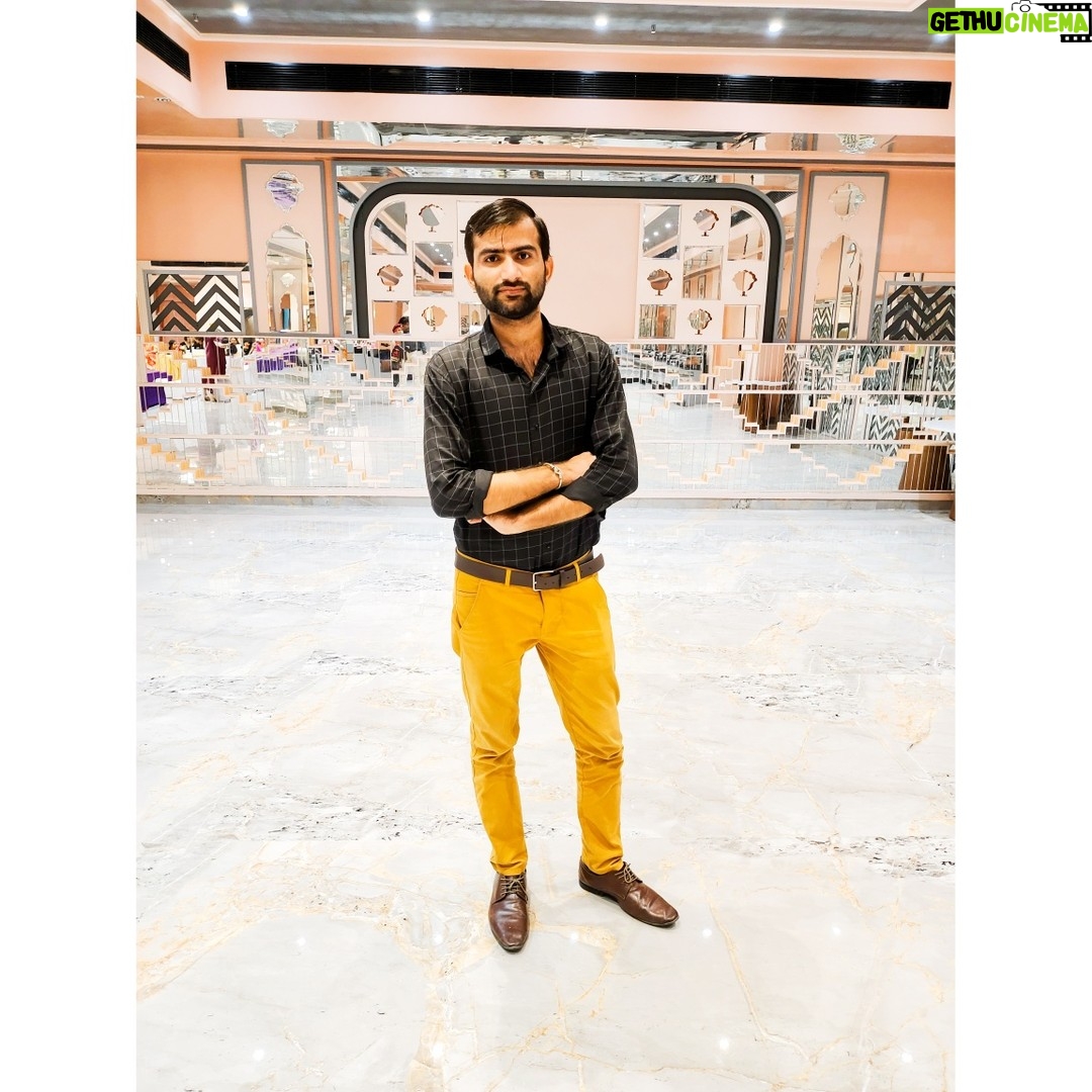 Junjaram Thory - 373 Likes - Turn your wounds into wisdom 💯
.
.
#junjaramthory #lifequotes #entrepreneur #jaipur #jaipurdiaries #nestresort