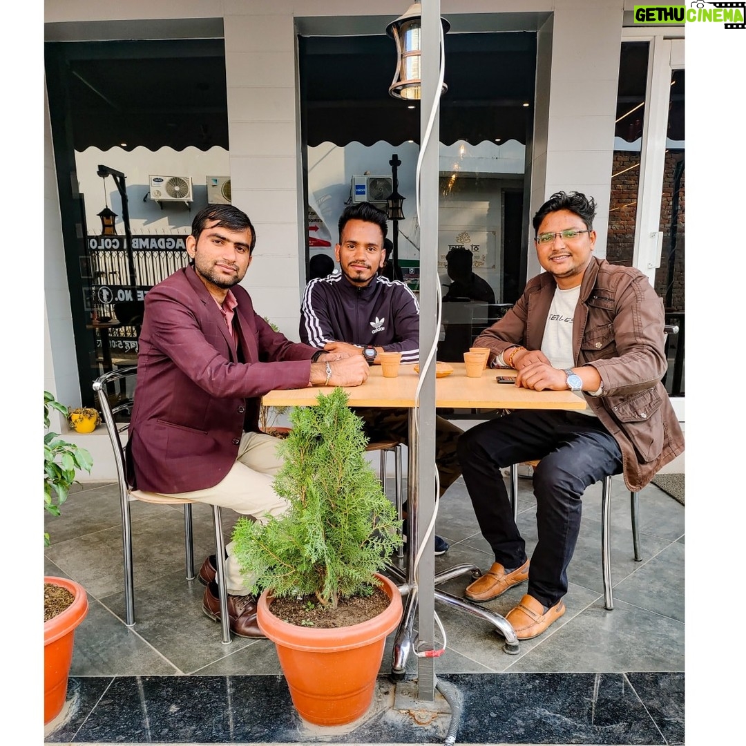 Junjaram Thory - 512 Likes - Always work hard and have fun in what you do because I think that's when you're more successful. You have to choose to do it.
.
.
#friendship #jaipur #jaipurcity #jaipurdiaries #meetandgreet #junjaramthory #kapilrajkp #VaishaliNagar