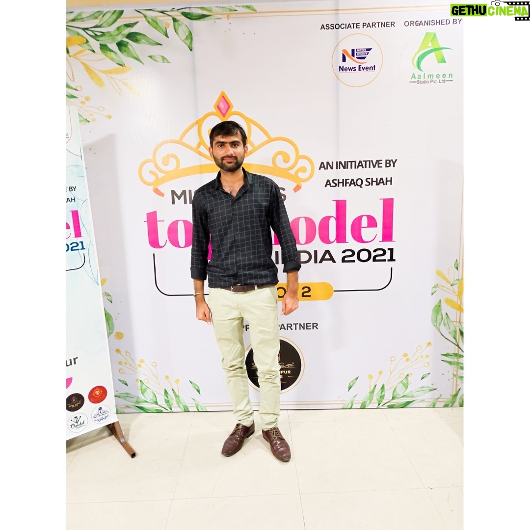 Junjaram Thory - 273 Likes - Not how long, but how well you have lived is the main thing
#junjaramthory #entrepreneur #life #jaipur #jaipurdiaries #sangriinternet