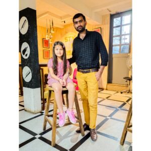 Junjaram Thory Instagram - Had a good times with Bharat Movie and TV Serial "Choti Sardarni" Fame cutie child artist @kevina_tak  and my brothers @eklavya.singh  and @kapilrajkp 📸💕
.
.
#kevinatak #childactress #movie #tvserial #entertainment #industry #superkid #kidartist #celebritykid #eklavyasingh #junjaramthory #kapilrajkp