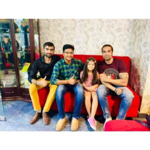 Junjaram Thory Instagram - Had a good times with Bharat Movie and TV Serial "Choti Sardarni" Fame cutie child artist @kevina_tak  and my brothers @eklavya.singh  and @kapilrajkp 📸💕
.
.
#kevinatak #childactress #movie #tvserial #entertainment #industry #superkid #kidartist #celebritykid #eklavyasingh #junjaramthory #kapilrajkp