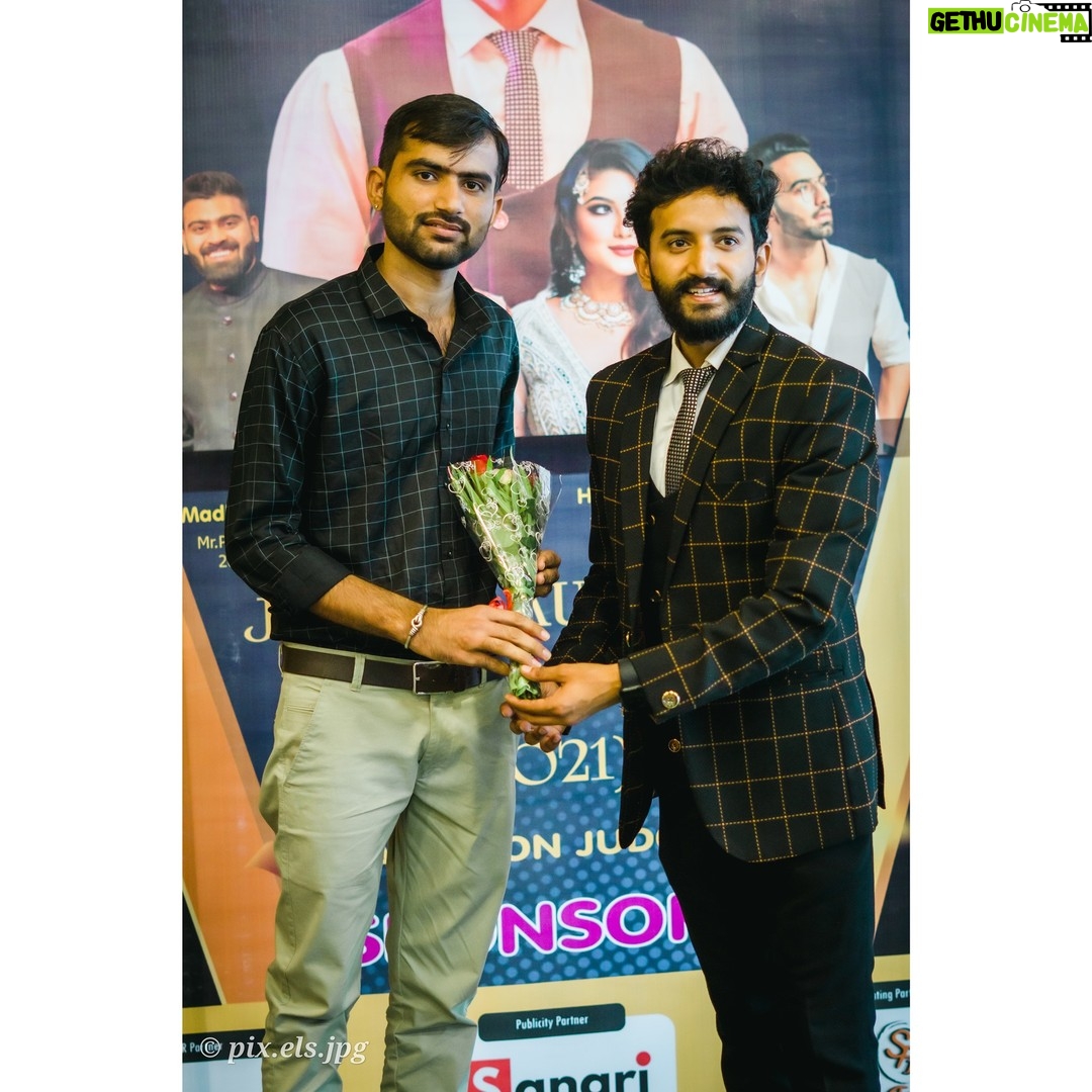 Junjaram Thory - 295 Likes - “If life were predictable it would cease to be life, and be without flavor.”
@mr.vermaofficial
#JunjaramThory #digipreneur #entrepreneur #gauravverma #jaipur #greetings