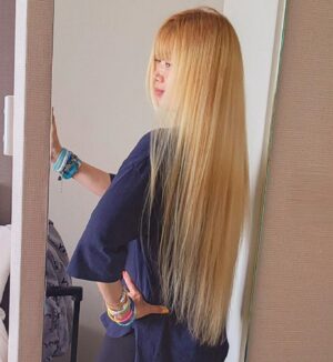 Junko Instagram - 美容院には30年以上行ったことがないよ