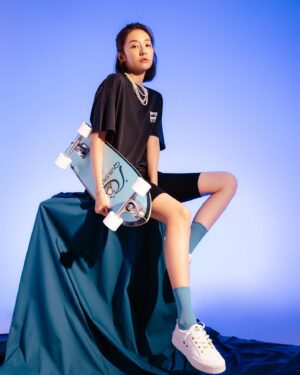 Juno Liu Instagram - 這個牌子大家應該不陌生
一直以為只有男裝
終於有可愛的女裝啦～
女裝有更多可愛的圖案跟配色
一樣是帥帥的女孩～
@quiksilver_taiwan
@fran_lin15 
@stanleysumakeup 
@ulizhung