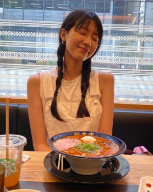 Juno Liu Instagram - 太久沒出國了
好開心
這一趟我們在博多市區都是坐Uber 
因為距離都不遠
很適合帶長輩或是嬰兒來
很親切又舒服的地方
