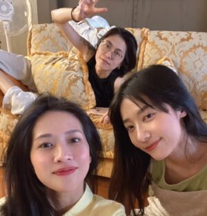 Juno Liu Instagram - 以前到現在
你們都是那麼的自由
不像死腦筋的我
如果長大的路上沒有你們我真不知道我會是一個多無聊的人
但願你們可以抱著這份任性跟純真繼續探索這個世界
偶爾也帶上我
偶爾就好❤️
祝我們的仔生日快樂～