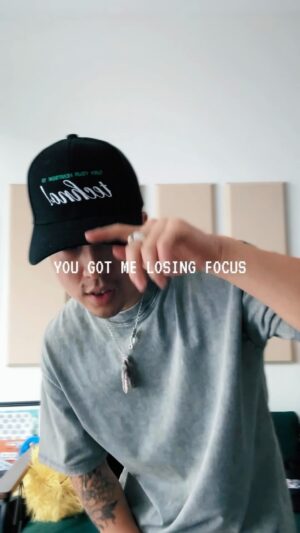 Junoflo Instagram - 6. LOSING FOCUS
💿 album out now 💿