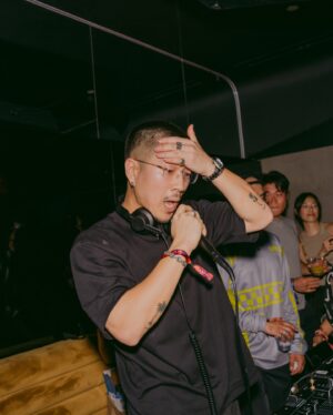 Junoflo Instagram - WOW. Thank you to everyone who pulled up to the album release show in NY. I truly felt the love 😭 shoutouts to @theapollo_id for helping put it all together, and my brothers @kazi @matthewlawofficial @mdnghtdiningclub for providing the vibes. Life been kinda crazy leading up to this album that at times I felt mad overwhelmed, but it was all worth it to experience this with yall. 

❇️ NEXT UP: LOS ANGELES 6/14 @ MAD GALLERY
Link in bio!

My new album “JUST JUNØ” is available now on all streaming platforms 🖤
📸: @slippersnosocks