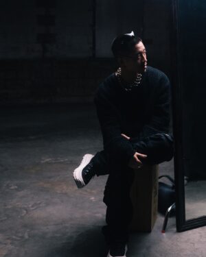 Junoflo Instagram - Behind tha skemes for the RIOT music video 🎬 Shoutouts to @thefakedavidchang, the most amazing crew, and all the homies that pulled up to be a part of this 🖤 How yall liking the video?

JUST JUNØ (the album) OUT NOW!
📸: @han.alexander @johnson_pq