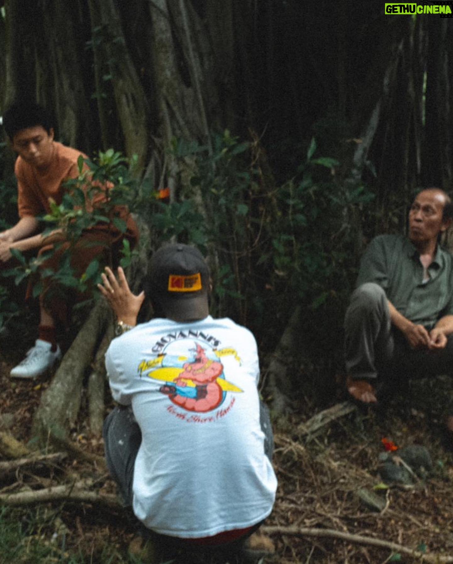 Justin Chon - 3.5K Likes - So freaking excited to premier #jamojaya at @sundanceorg. In this film we represent INDONESIA!!!
@brianimanuel @yayuunru are absolutely incredible and it was a true honor to work with these 2. 🌹🌸🌼
📸 @mathenyd