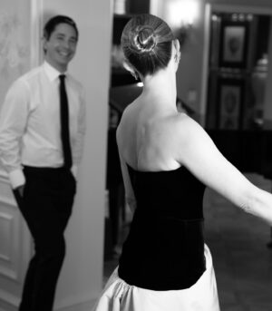 Justin Long Instagram - 1. After an unsuccessful audition to be @charlottetilbury’s newest hand model (they decided to just use a plastic mannequin which “looked more lifelike” than me), I was given the honor of…
2. Blowing the ceremonial @vanityfair conch to begin the festivities. 
3. I couldn’t stop creeping on @katebosworth 🤤😍
4. And I was so giddy that I got to keep  @charlottetilburyskincare after the talented @bridgetbragerhair applied some of it to my skin. 
5. We took some photos to practice because we realized we haven’t left the house in several months. 
6. We left the house! (Technically “Hotel room”… by the way, also huge thanks to @peninsulahotels) 
We had a blast. And we got to meet @theestallion! And hang with Bill Nighy!! And old friends @msmelanielynskey and @paulwdowns!! It was a fun night. Thanks for inviting us @vanityfair!!