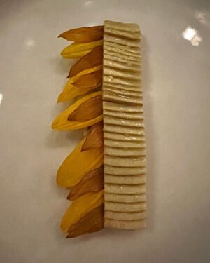 Justin Long Instagram - The most deliciously memorable vegan meal, a kiss from Miles Davis and the chance to publicly thank SUCH a talented staff of culinary greats. A huge thank you to @danielhumm for inviting us to his incredible (  incrediBLY) totally plant-based restaurant @elevenmadisonpark. Daniel talks about his radical decision to transform the world renowned 3-star Michelin restaurant into a climate and animal-friendly vegan experience on the latest episode of @lifeisshortpodcast. We also talk about his involvement w @rethinkfood, a non-profit working to build a more sustainable and equitable food system (to date they’ve made and distributed over 13.5 million meals in NYC). And for those of you interested in making a switch to a more plant-based diet, check out Daniel’s new book, appropriately titled, “Eat More Plants”. 🌻❤️