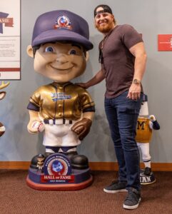 Actor Justin Turner HD Instagram Photos and Wallpapers June 2024