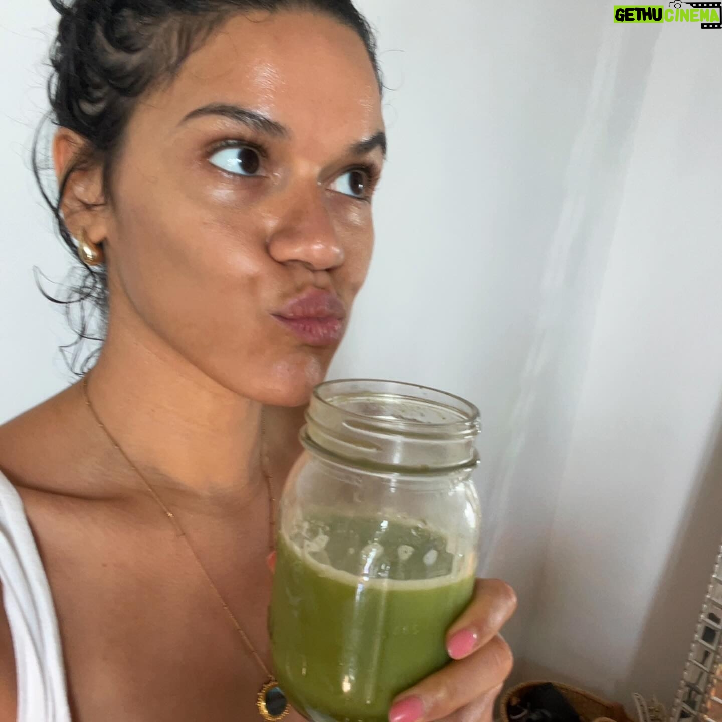 Justina Adorno - 3 Likes - 🗒️