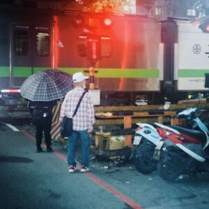 Juuko Zhu Instagram - #路邊觀察委員会
採集任務執行中ϵ( 'Θ' )϶

#agfaoptimaflash 
#fujixtra400