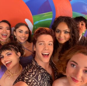 Jy Prishkulnik Instagram - Manic pixie dream vibes hit🎆What a surreal honor to be nominated with the rest of the @monsterhigh cast for Favorite Movie at the 2023 @kidschoiceawards !!!! 

I will never forget this purple n orange evening💜🧡

Thank you to my incredible team to whom I owe so much @symingtontalentmanagement @cesdtalent @characterstalentagency @throughthelooking.glass @pedro_tapia___ @agentmelissabb

And to my fairy godparents 
@makeup_by_jessicarobertson 💋 @hairbaeraul 💇🏻‍♀️

#monsterhigh #kidschoiceawards #redcarpet #cleodenile #nickelodeon #paramountplus