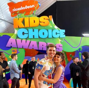 Jy Prishkulnik Instagram - Manic pixie dream vibes hit🎆What a surreal honor to be nominated with the rest of the @monsterhigh cast for Favorite Movie at the 2023 @kidschoiceawards !!!! 

I will never forget this purple n orange evening💜🧡

Thank you to my incredible team to whom I owe so much @symingtontalentmanagement @cesdtalent @characterstalentagency @throughthelooking.glass @pedro_tapia___ @agentmelissabb

And to my fairy godparents 
@makeup_by_jessicarobertson 💋 @hairbaeraul 💇🏻‍♀️

#monsterhigh #kidschoiceawards #redcarpet #cleodenile #nickelodeon #paramountplus