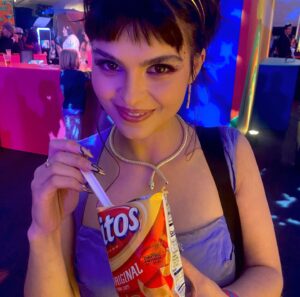 Jy Prishkulnik Instagram - Manic pixie dream vibes hit🎆What a surreal honor to be nominated with the rest of the @monsterhigh cast for Favorite Movie at the 2023 @kidschoiceawards !!!! 

I will never forget this purple n orange evening💜🧡

Thank you to my incredible team to whom I owe so much @symingtontalentmanagement @cesdtalent @characterstalentagency @throughthelooking.glass @pedro_tapia___ @agentmelissabb

And to my fairy godparents 
@makeup_by_jessicarobertson 💋 @hairbaeraul 💇🏻‍♀️

#monsterhigh #kidschoiceawards #redcarpet #cleodenile #nickelodeon #paramountplus