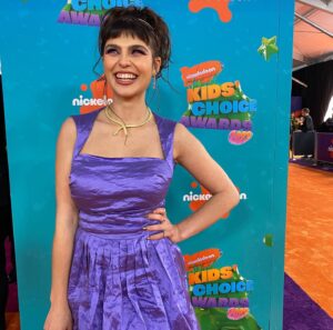 Jy Prishkulnik Instagram - Manic pixie dream vibes hit🎆What a surreal honor to be nominated with the rest of the @monsterhigh cast for Favorite Movie at the 2023 @kidschoiceawards !!!! 

I will never forget this purple n orange evening💜🧡

Thank you to my incredible team to whom I owe so much @symingtontalentmanagement @cesdtalent @characterstalentagency @throughthelooking.glass @pedro_tapia___ @agentmelissabb

And to my fairy godparents 
@makeup_by_jessicarobertson 💋 @hairbaeraul 💇🏻‍♀️

#monsterhigh #kidschoiceawards #redcarpet #cleodenile #nickelodeon #paramountplus