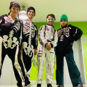 Jy Prishkulnik Instagram - @jamieleecurtis says Halloween Ends. I say, it’s always in season💀🎃👻🧡

#happyhalloween #monsterhigh #mattel #paramountplus #nickelodeon #peacocktv #halloween #halloween2022 #halloweencostume