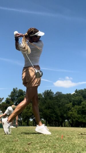 K.D. Aubert Instagram - ⛳️Yes, I talk to myself and cuss a lot when I do this 😂 Oh and it had to be at least 100 degrees out here 🥵🥵🥵
#letsgogolfing #DallasGolfGirls #Golf #MadameAubert