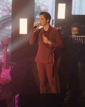 KD Estrada Instagram - and i love what i'm feeling 🎸🎶🤍

suiting by: @francislibiran8 
hmua by: @aimeegrey , @chinomaniquiz , @remcy_makeup 
shot by: @metrophotoforbrands 

#AddToHeartKDLexConcert 🤍