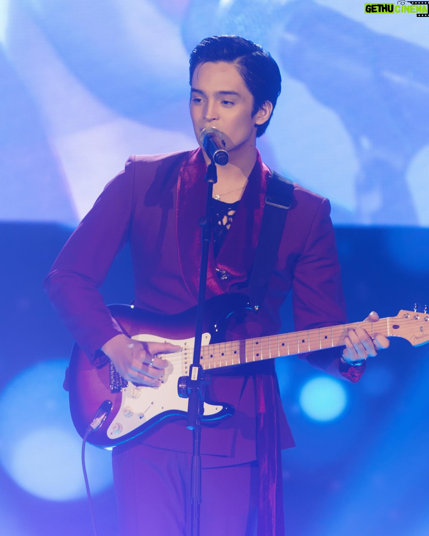 KD Estrada - 3 Likes - and i love what i'm feeling 🎸🎶🤍
suiting by: @francislibiran8
hmua by: @aimeegrey , @chinomaniquiz , @remcy_makeup
shot by: @metrophotoforbrands
#AddToHeartKDLexConcert 🤍