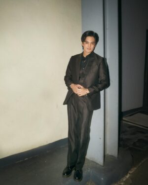 KD Estrada Instagram - ABS-CBN Christmas Special: Look 2 🤎

suiting by @francislibiran8