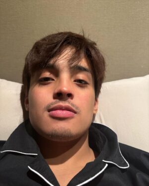 KD Estrada Instagram - 15k steps a day 🇯🇵