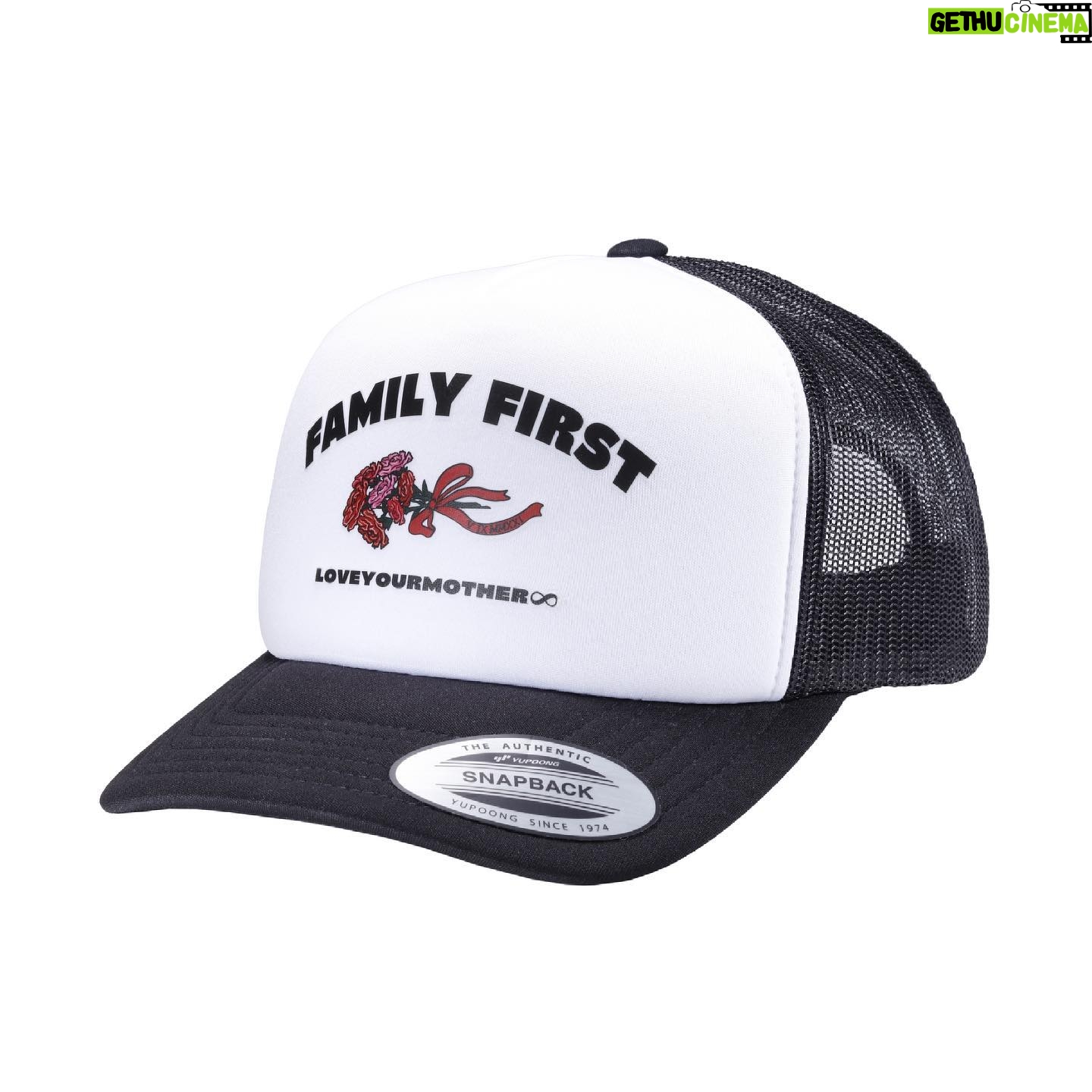 KEIJU - 5.6K Likes - 'MOTHER'S DAY PACK'
TOMMOROW 20:00💐🕊
・”FAMILY FIRST” L/S TEE 6,248円(税込)
Color: WHITE, BLACK / Size: M, L, XL
・"FAMILY FIRST” CAP 6,248円(税込)
・”FAMILY FIRST” MUG 3,248円(税込)
・”MOM” RING 21,780円(税込)