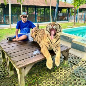 KKevin Instagram - 🐅🐘🌴